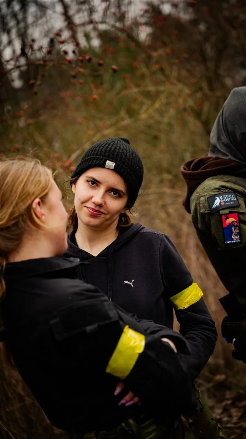 Roześmiany portret studyjny, Pietruszka Tworzy